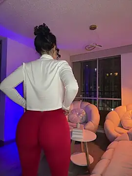 GabyMejiaa online show from April 15, 3:51 am