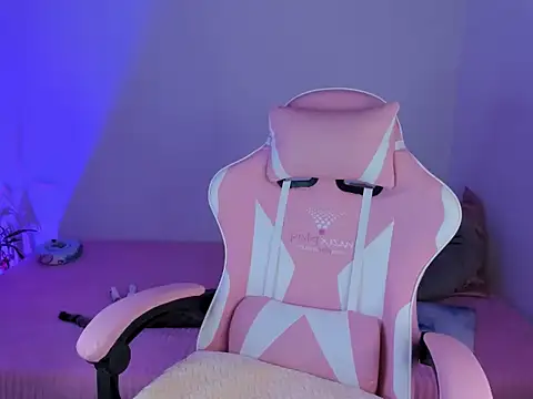 maddy parker   online show from December 19, 8:01 pm