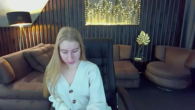 Alina Blonde online show from April 9, 5:43 am