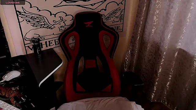 KrisNeal online show from April 28, 9:24 am