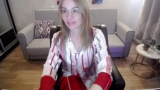 shy hot cat online show from October 6, 9:15 am