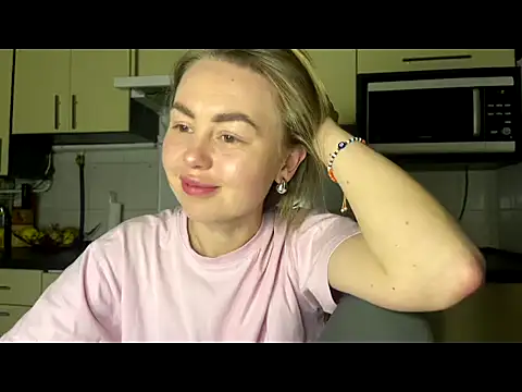 MartaLuna  online show from March 30, 8:30 pm