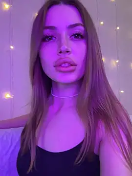 Elizabeth Tay online show from November 25, 6:20 pm