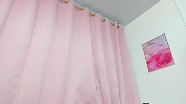 miajhonsonx online show from June 3, 2:33 pm
