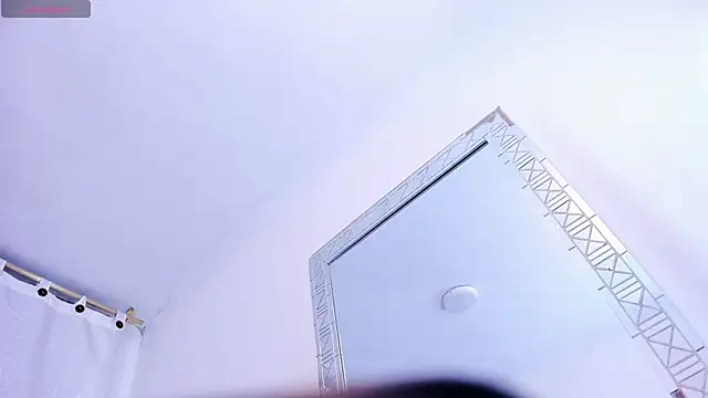 miajhonsonx online show from April 15, 7:58 pm