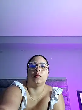 Aliciabloom online show from November 4, 12:21 pm