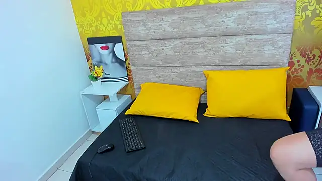 ElianaCollins online show from December 5, 3:28 am