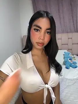 karolaalcendra online show from October 22, 4:17 am