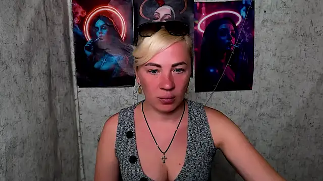 EmmaCat  online show from June 7, 4:52 am