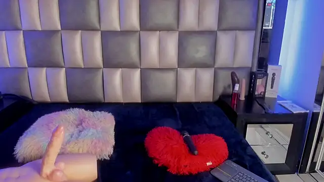 abbiecollins js online show from November 26, 5:30 am