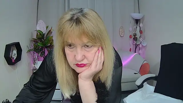 EmmaEllison online show from April 9, 6:16 am