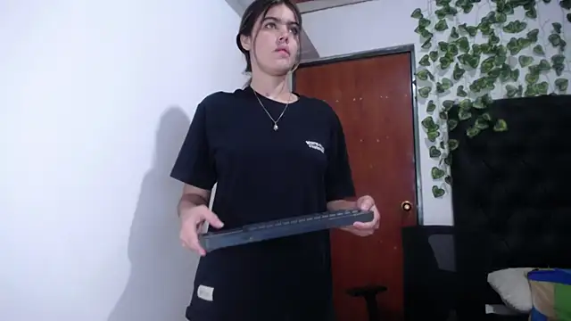 isabel 09 online show from October 11, 3:44 am