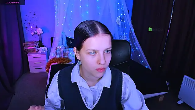 kaela spell  online show from January 18, 9:33 pm