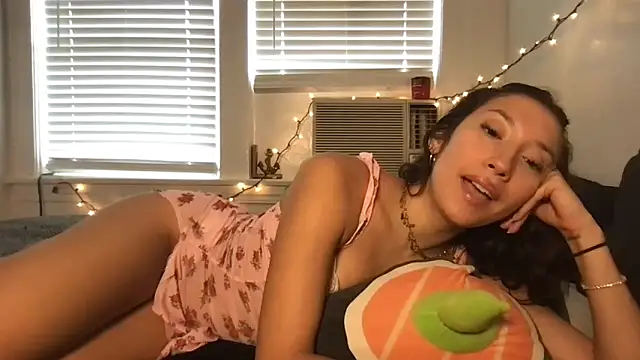 yoursweetestlilly online show from March 28, 3:55 pm
