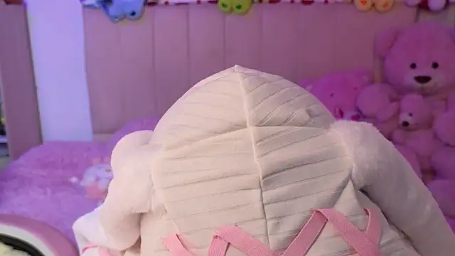 NekoWaifu online show from March 4, 2:56 pm