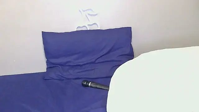 Serafynn online show from December 1, 5:15 pm