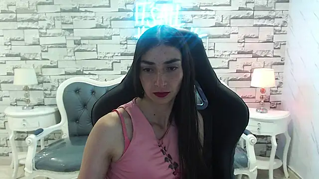 Maily a  online show from October 14, 3:20 am