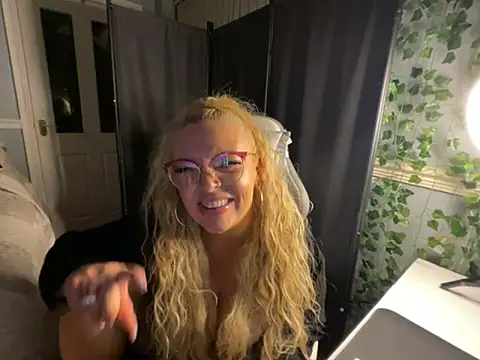 BonnyDesire online show from March 24, 8:14 pm