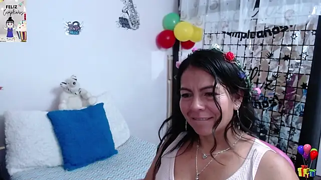 camilavargas  online show from September 24, 10:42 pm