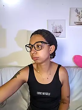 Suzanelee1 online show from November 6, 2:17 am