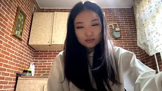 EmmaLeexth online show from March 26, 11:45 am