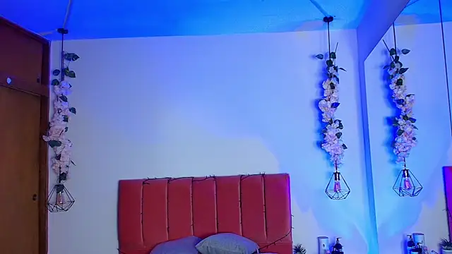 SabrinaV  online show from September 26, 11:30 am