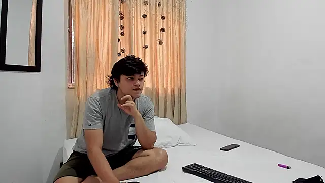 raiderandroxie online show from December 22, 1:58 pm