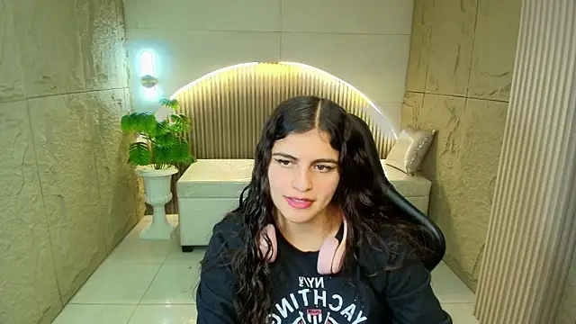 dany r  online show from March 28, 1:10 pm