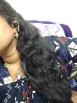 sweetqueen143 online show from May 17, 4:28 pm