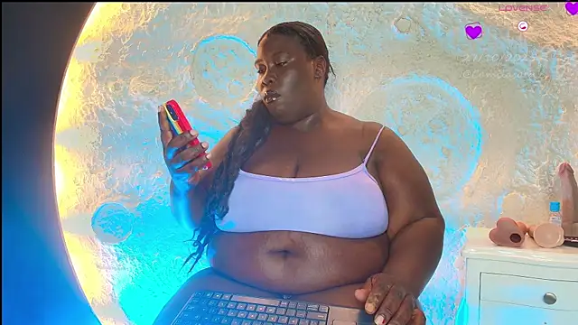 CarolinaGomez  online show from October 27, 7:30 pm