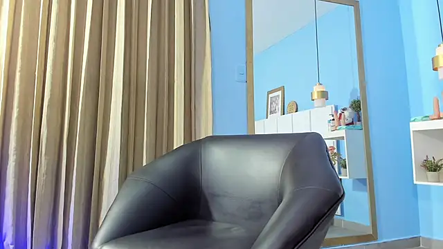 PenelopeBond online show from September 25, 2:16 pm