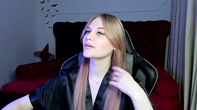 AriaWell online show from October 28, 6:13 pm