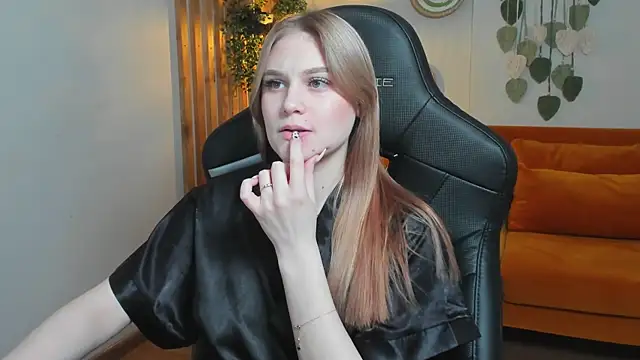 AriaWell online show from October 16, 6:32 pm