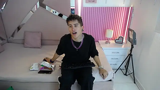 oblivionlove online show from April 14, 8:09 pm