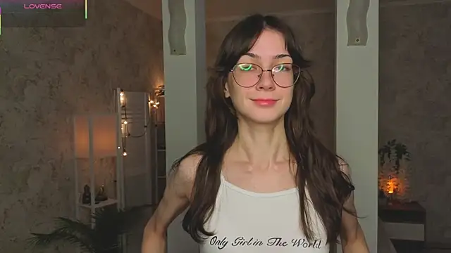 ReneeLippeatt online show from October 24, 7:43 pm