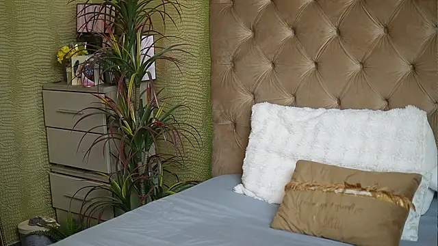 TiffanyTaboo online show from February 4, 10:24 pm