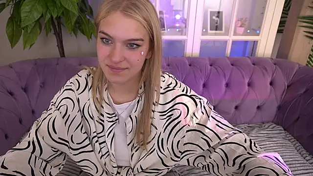 AlinaLiii online show from June 15, 7:30 am