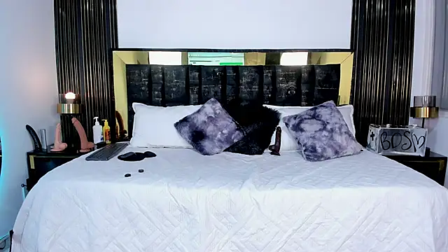 Dafne  Ruiz online show from April 19, 4:23 am