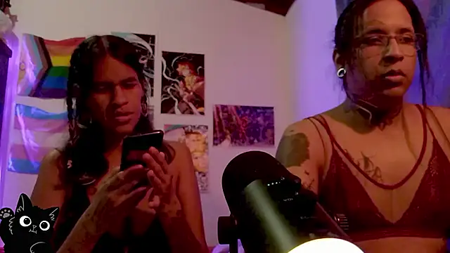Couple Moth666 online show from May 2, 1:09 am