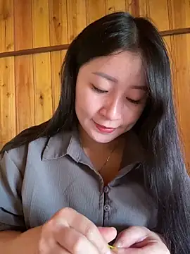 violet-00 online show from October 28, 1:22 am