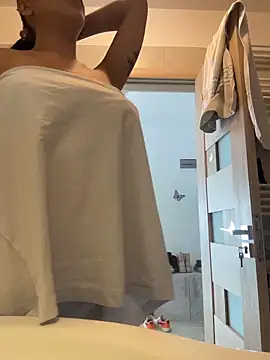 AylinHazellx online show from October 24, 11:17 am