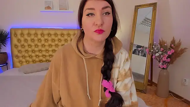 TrishaDarks online show from March 12, 6:16 am