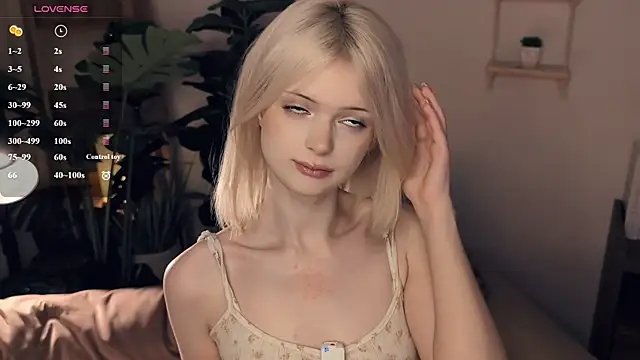 LaureMestler online show from April 15, 9:32 am