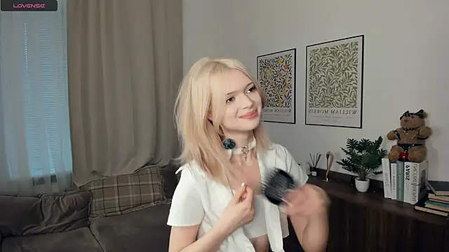 LaureMestler online show from November 25, 8:38 am