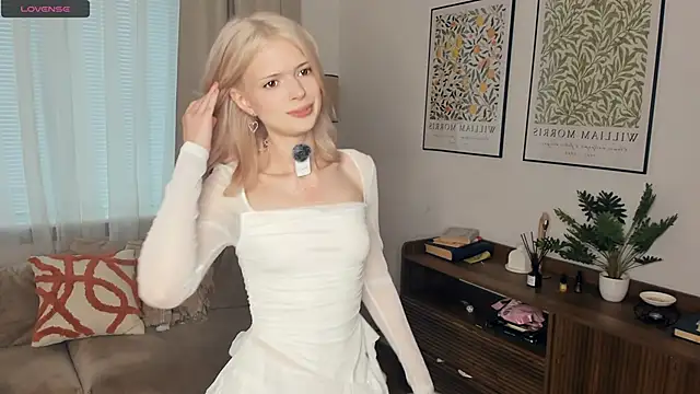 LaureMestler online show from October 17, 9:01 am