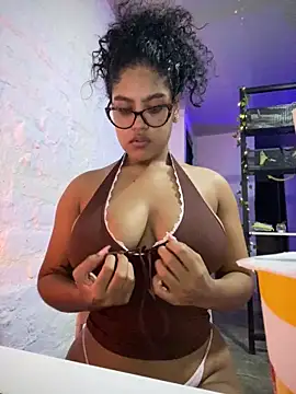 miiabrown18 online show from April 7, 1:29 am