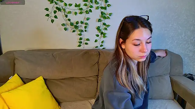 Al1ice Moures online show from November 28, 1:41 am