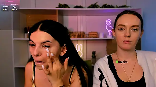 nicole muah online show from December 5, 8:14 am