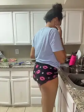 YeahhhitsBreezy online show from February 10, 11:41 pm