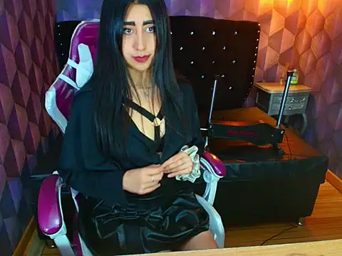 Nanisshawna online show from November 3, 2:15 am